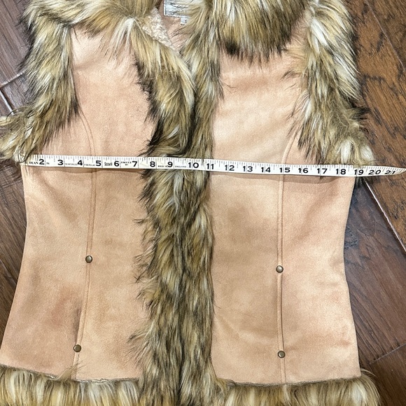 Faux Fur Trimmed Tan Vest - Picture 12 of 16